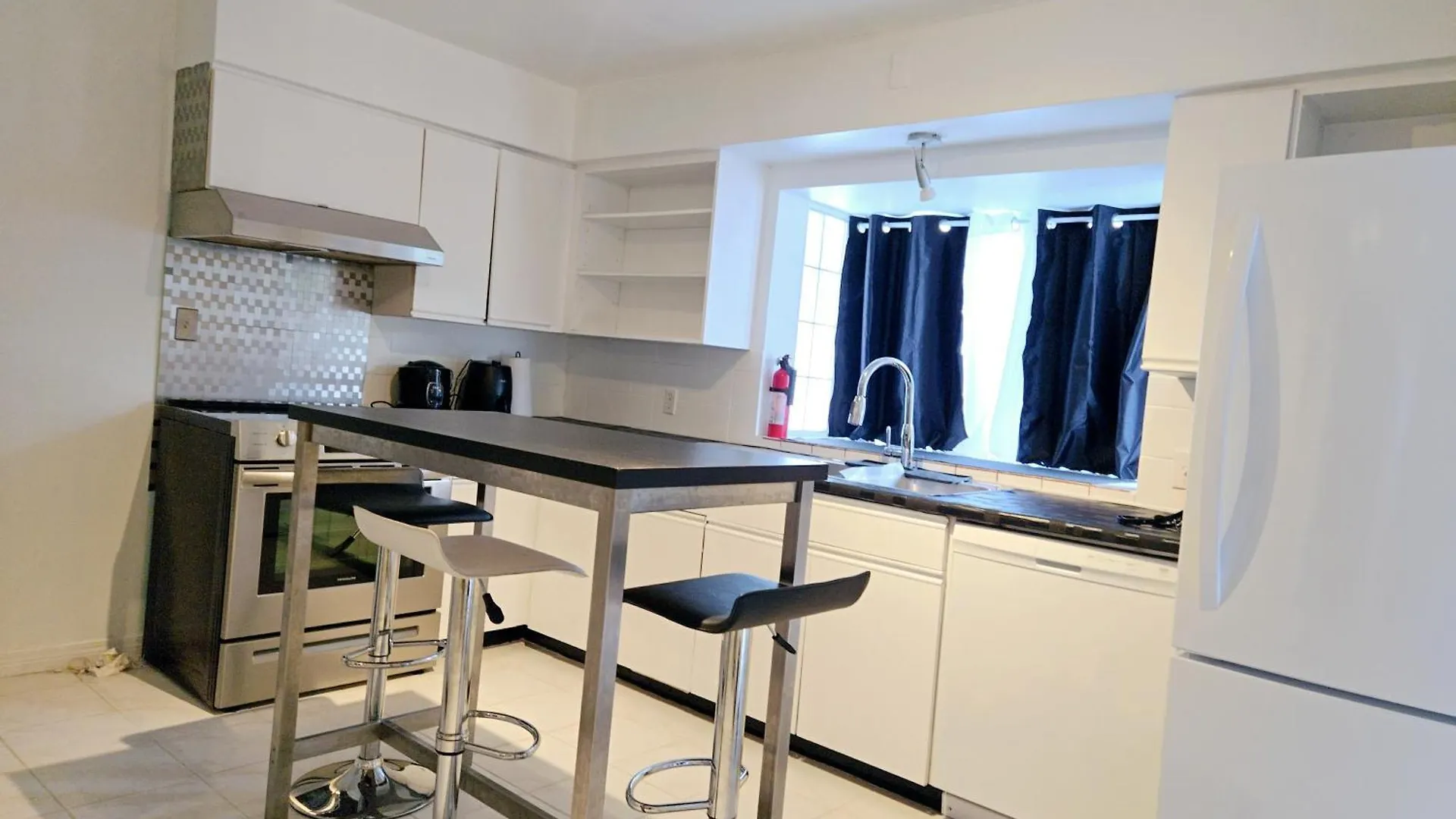 בית אירוח Comfy Stylish Room In The Heart Of Vancouver- Private Parking, Self Check-In & Just 4 Mins To Metrotown!