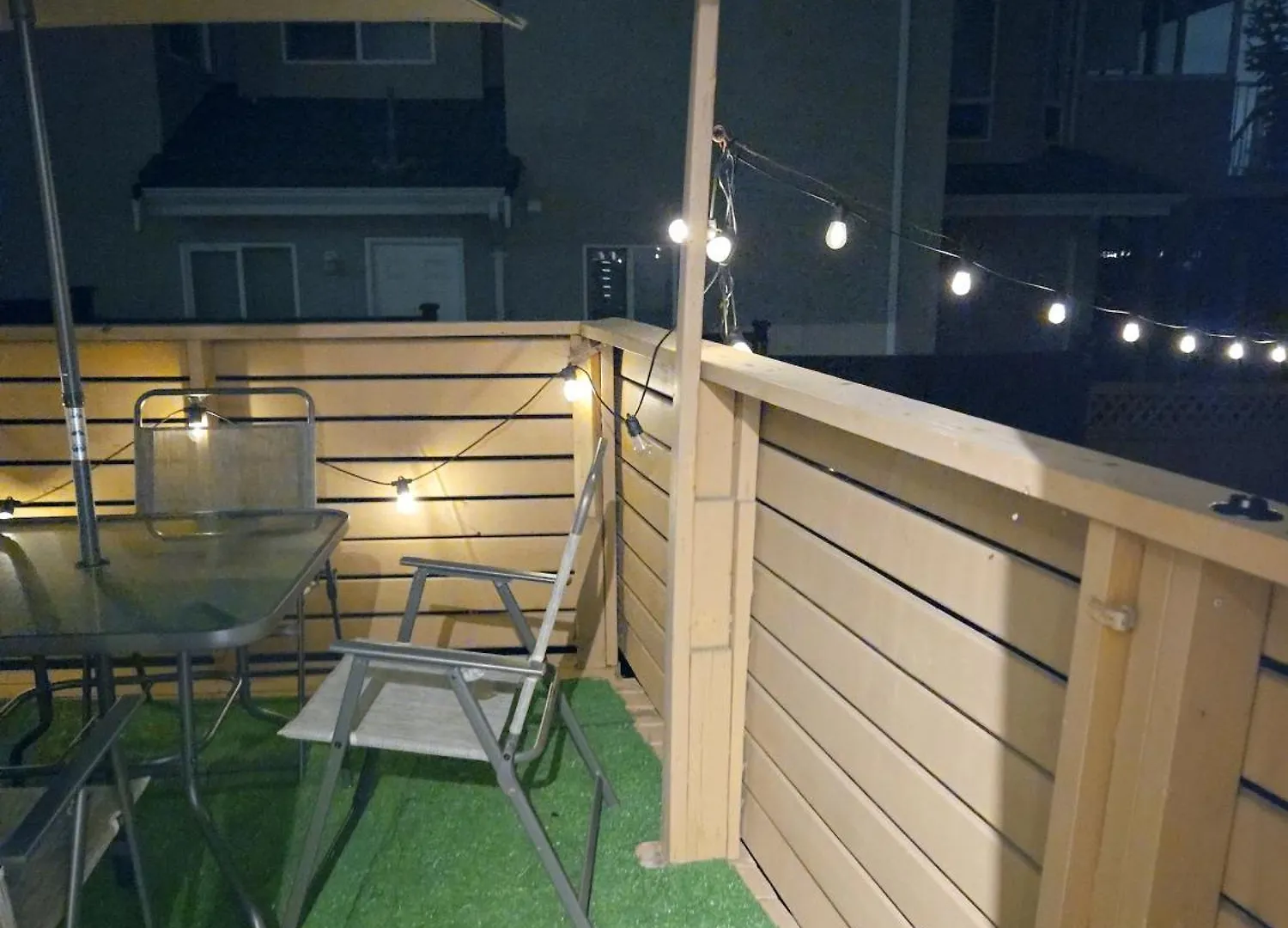 Comfy Stylish Room In The Heart Of Vancouver- Private Parking, Self Check-In & Just 4 Mins To Metrotown! בית אירוח