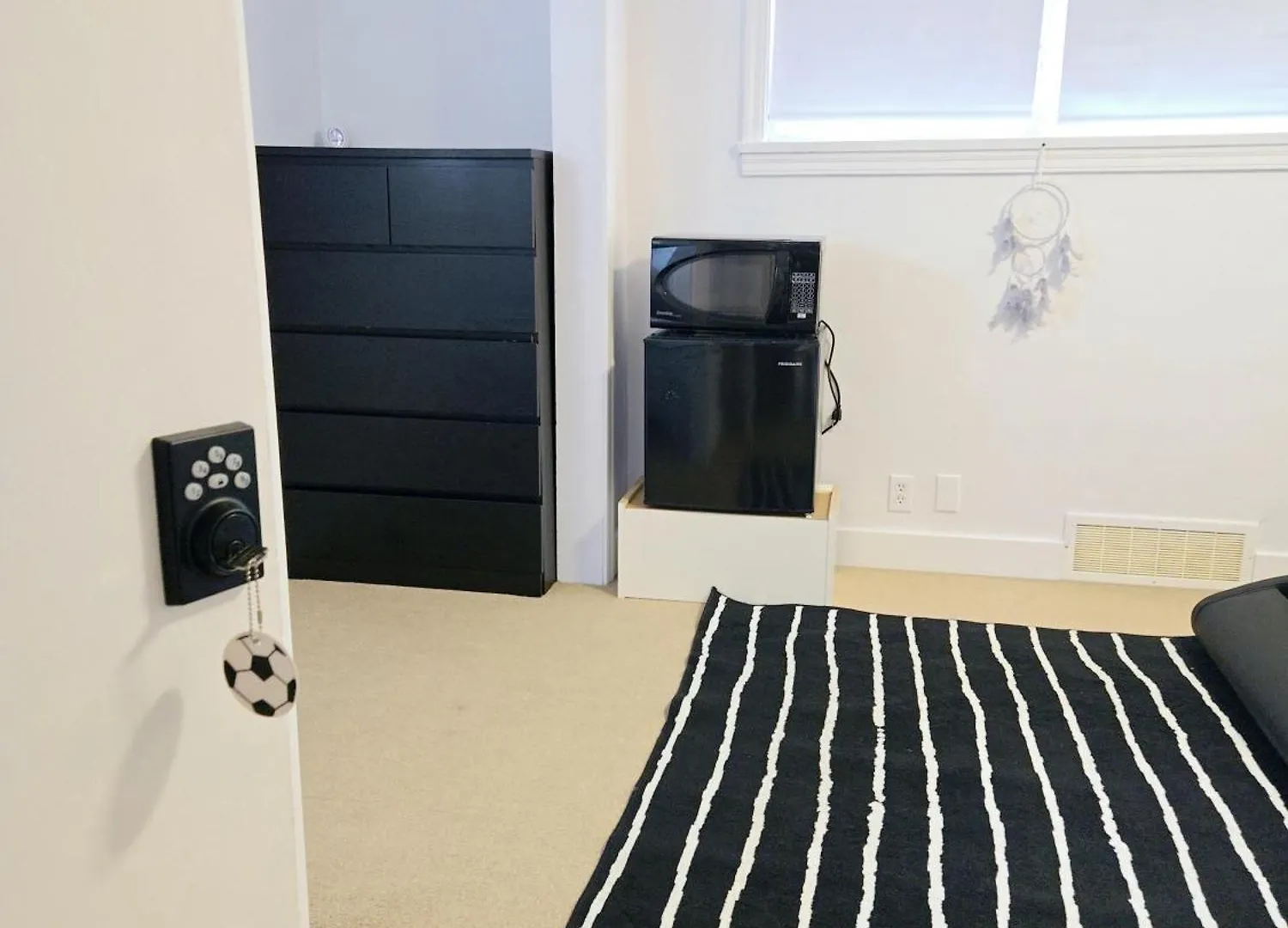 Comfy Stylish Room In The Heart Of Vancouver- Private Parking, Self Check-In & Just 4 Mins To Metrotown! קנדה